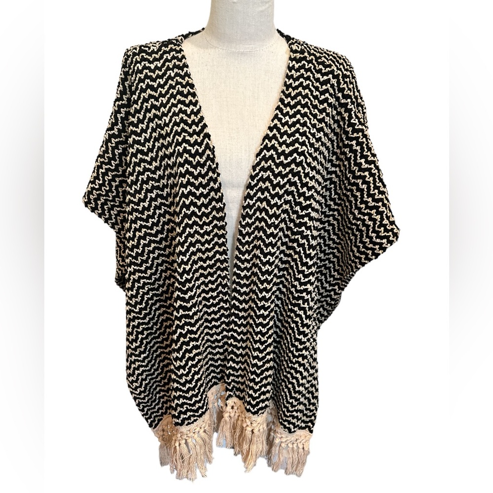 Black and white wrap